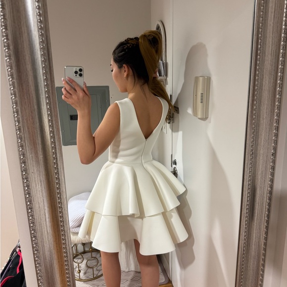 Elegant White Sleeveless Ruffle Dress - Picture 6 of 6